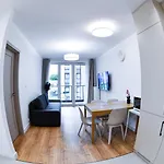 Elegant Two-room Apartment, Sleeps 4, Near Turon Arena, Balcony ,air Condition Apartamento *
