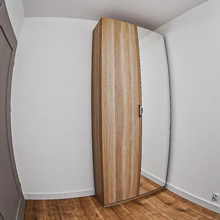 아파트 Elegant Two-room Apartment, Sleeps 4, Near Turon Arena, Balcony ,air Condition 크라쿠프