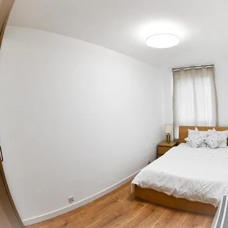 Elegant Two-room Apartment, Sleeps 4, Near Turon Arena, Balcony ,air Condition 아파트 크라쿠프
