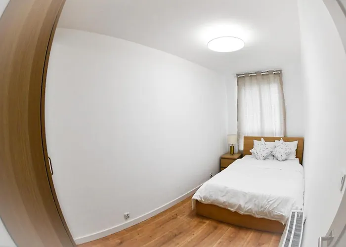 Elegant Two-room Apartment, Sleeps 4, Near Turon Arena, Balcony ,air Condition Appartement Cracovie