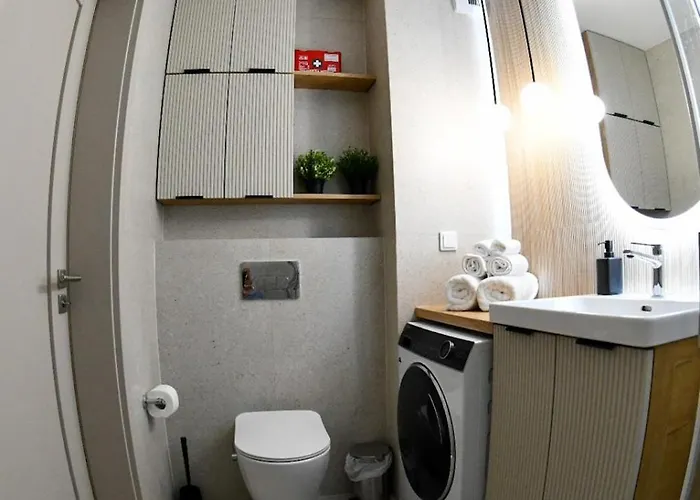 Elegant Two-room Apartment, Sleeps 4, Near Turon Arena, Balcony ,air Condition Cracovie