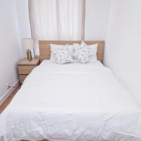 Elegant Two-room Apartment, Sleeps 4, Near Turon Arena, Balcony ,air Condition Apartment